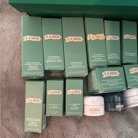 La Mer Skincare Collection with Gift Bag - Picture 2 of 4